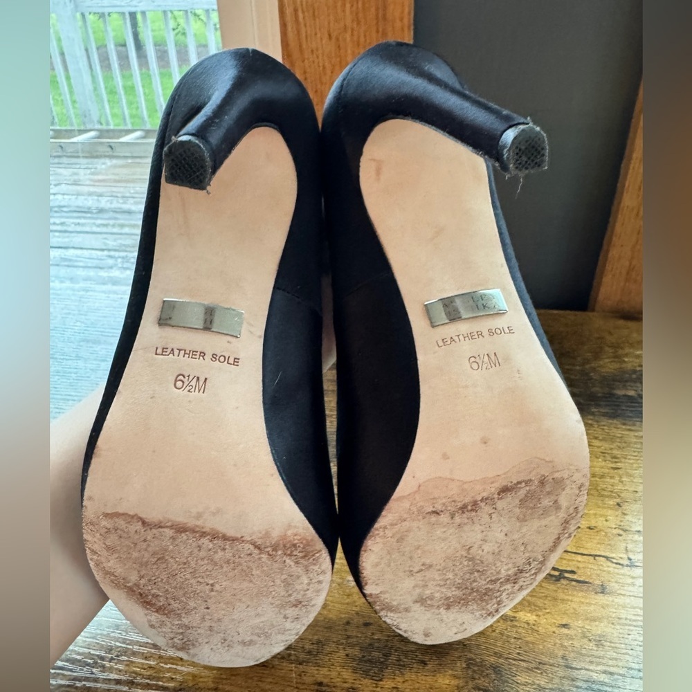 Badgley Mischka Frank Black Satin Rosette Peep Toe Heels
Size 6.5 - Picture 5 of 5